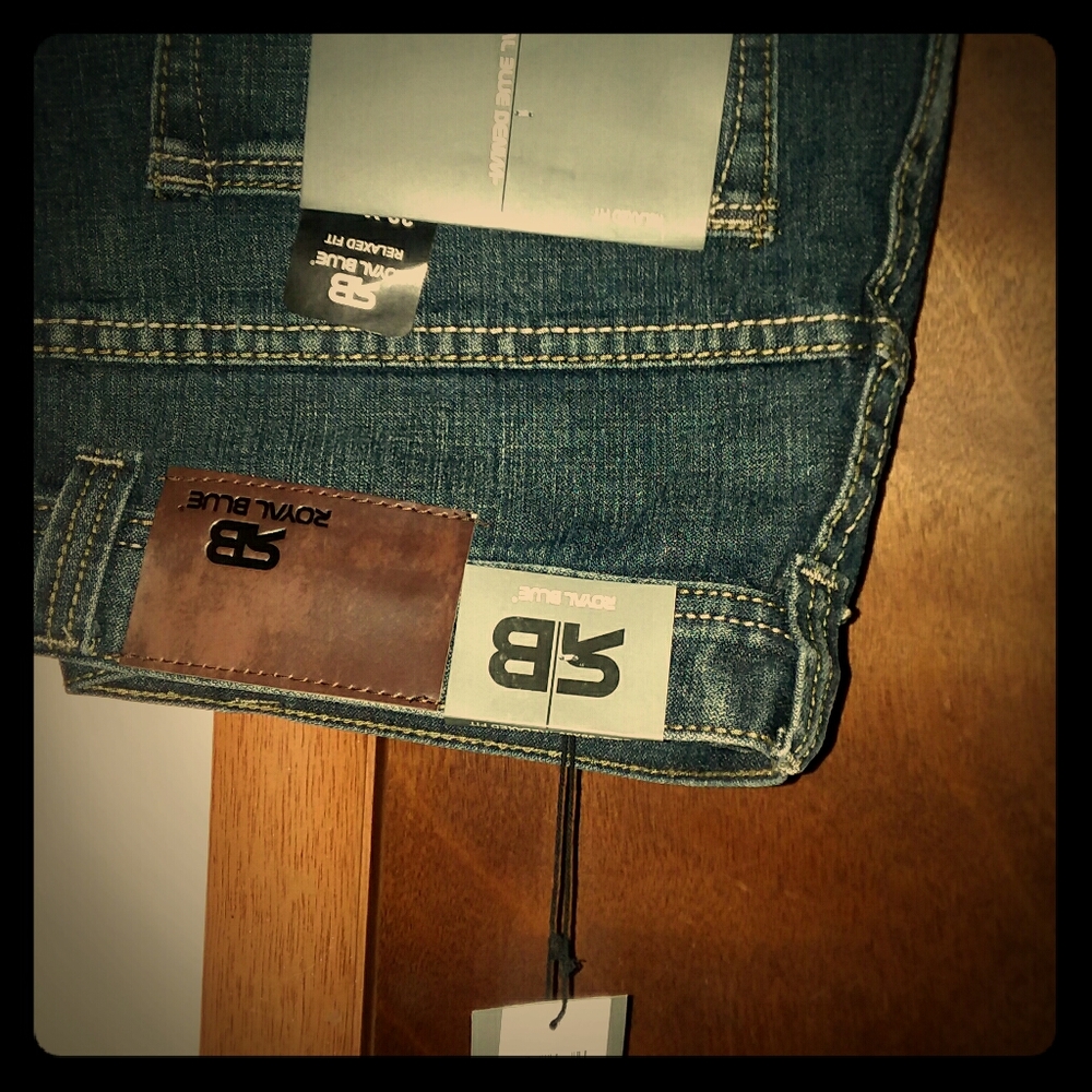 NEW WITH TAGS MENS  Blue Jeans